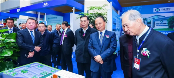 56d00bfafbadc44f5da28d12afe10665