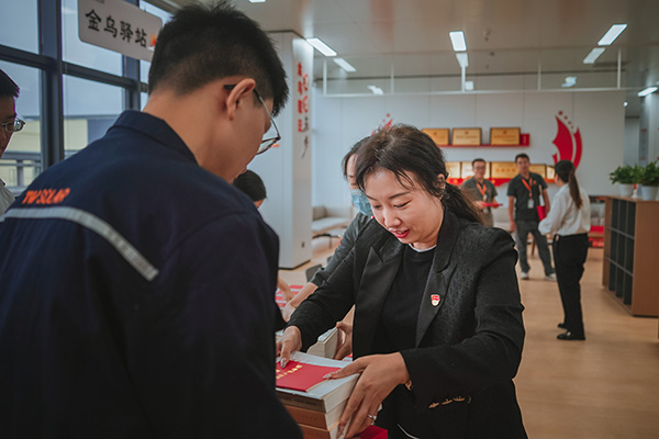 f695571cf09bd56305186a1ddf7170e1