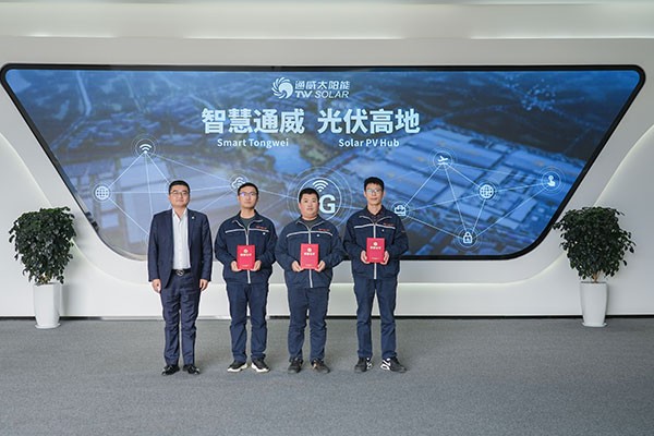 bcdc2e2e7922fff26f1f0a75323529b8