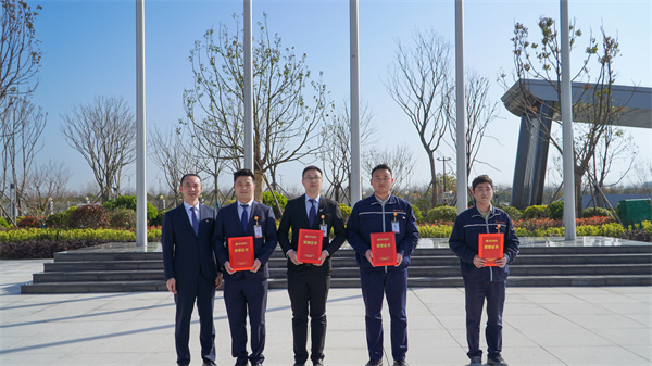 07e49d254ecab23810b186a3014384af