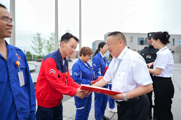 abf820eb40d4084be6bf54f9c2e30614