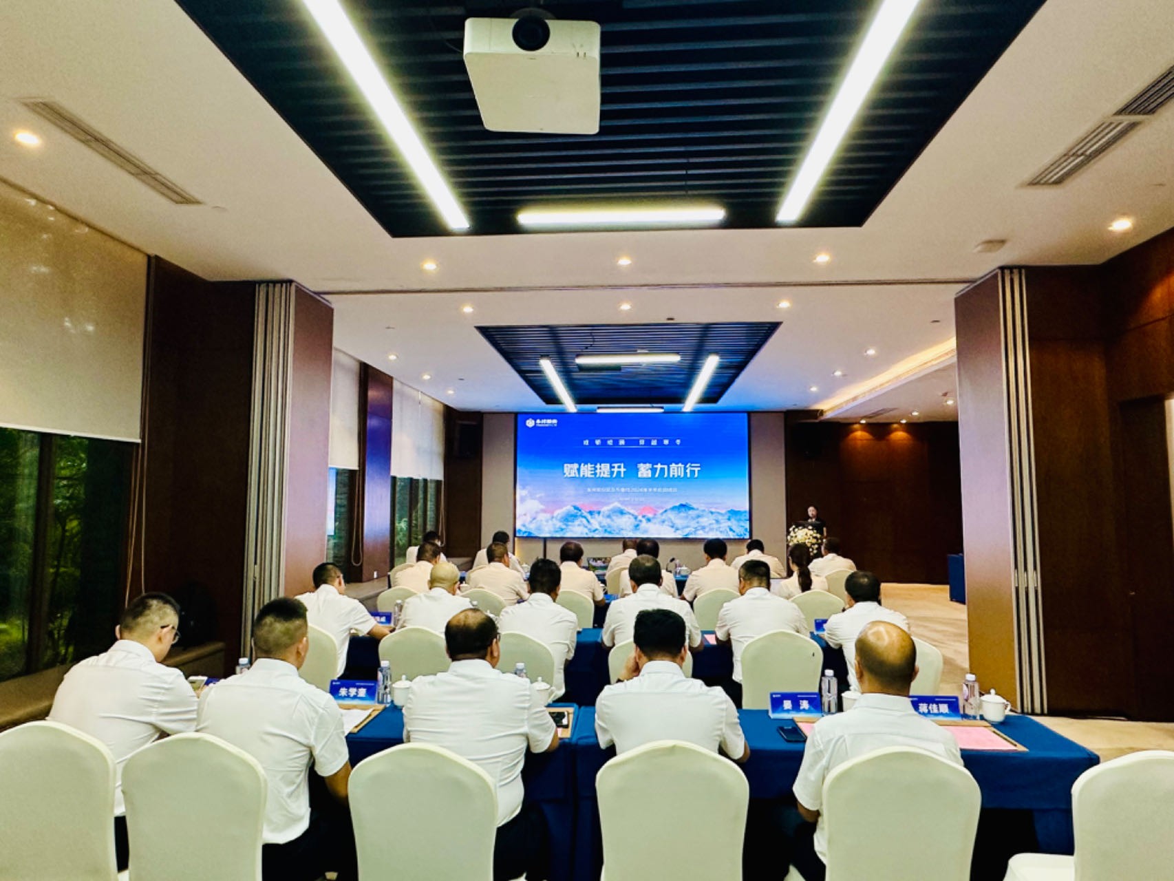 0551ae100d974c4448b1a22e1da5033a