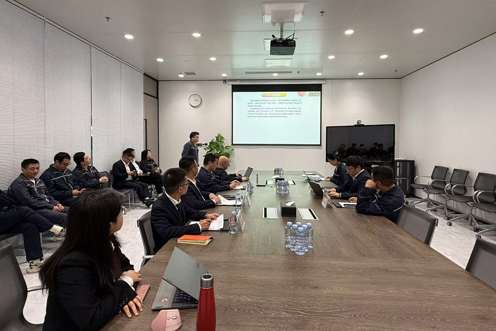 18dcb08faea0284f4bae040bcfb1f1a3