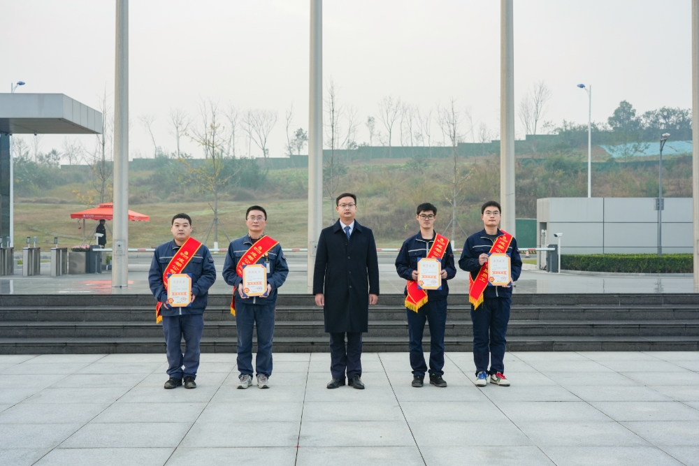 b81273d6d64150e4b3bad3be36fa8db9