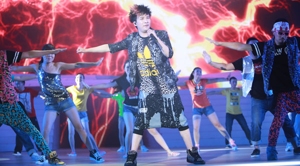 著名歌手大张伟演唱《奋斗》、、《什么都不必说》