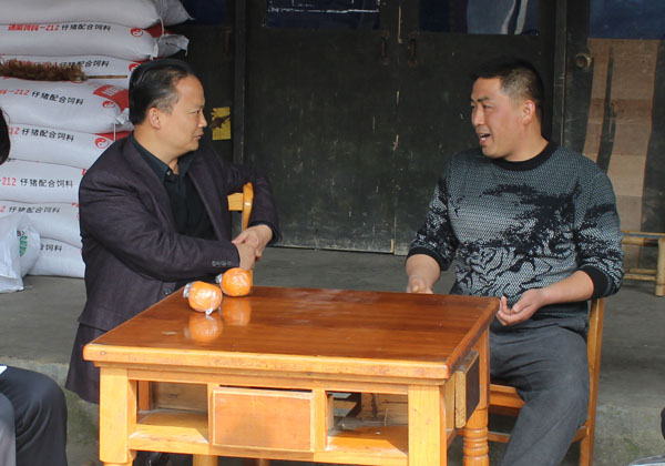 刘主席与亚洲必赢用户促膝而谈