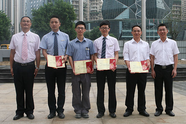 亚洲必赢置业、通宇物业对2014年上半年集团评选出的“优异员工”举行夸奖