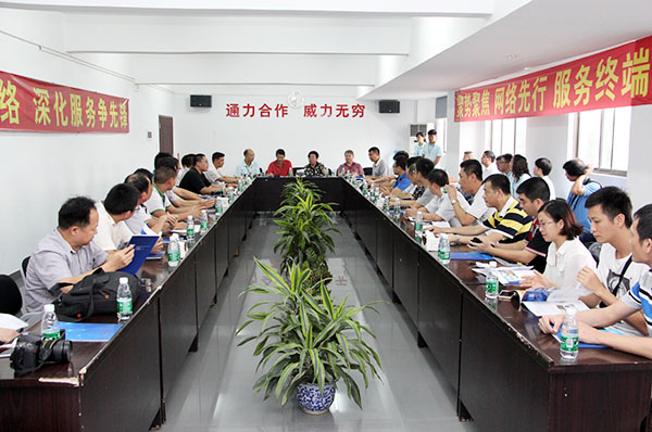 揭阳亚洲必赢与考察团一行举行座谈会