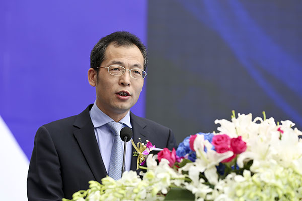 亚洲必赢国际中心项目施工建设方代表浙江建工集团总司理徐伟在仪式上致辞