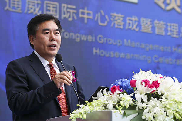 中国饲料工业协会秘书长、、、天下畜牧总站站长李希荣在盛典仪式上致辞