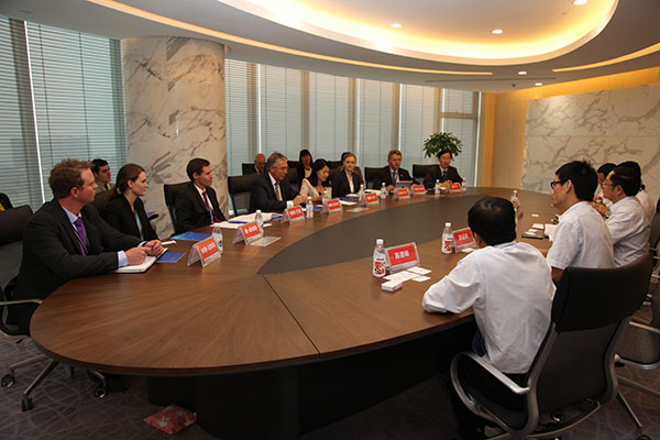 双方在水产养殖、、、科研相助、、、质料商业等领域座谈探讨